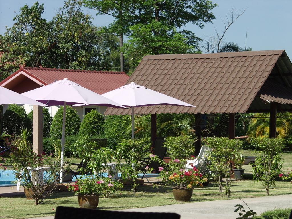 Moon River Resort Ubon Ratchathani Buitenkant foto
