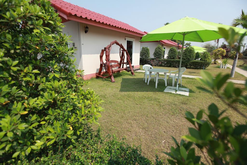 Moon River Resort Ubon Ratchathani Buitenkant foto