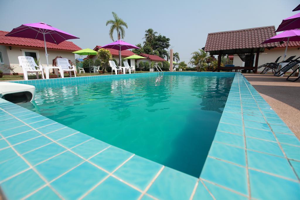 Moon River Resort Ubon Ratchathani Buitenkant foto