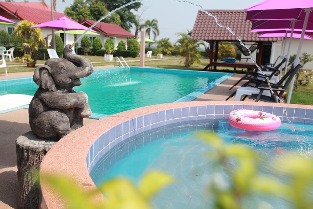 Moon River Resort Ubon Ratchathani Buitenkant foto