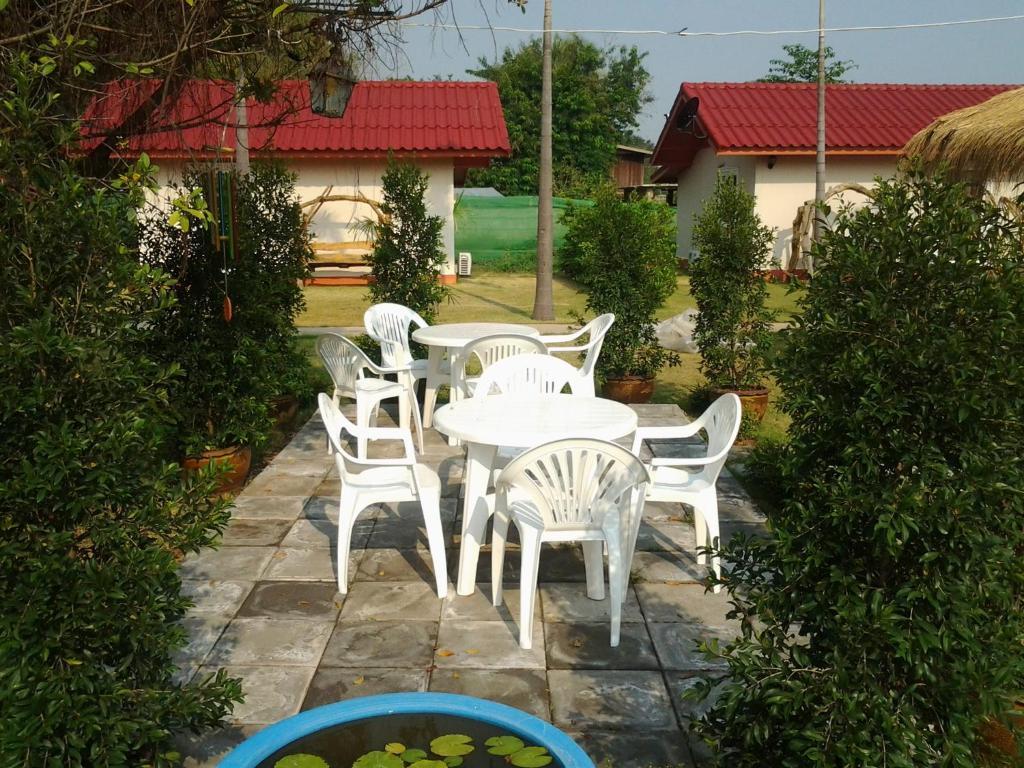 Moon River Resort Ubon Ratchathani Buitenkant foto