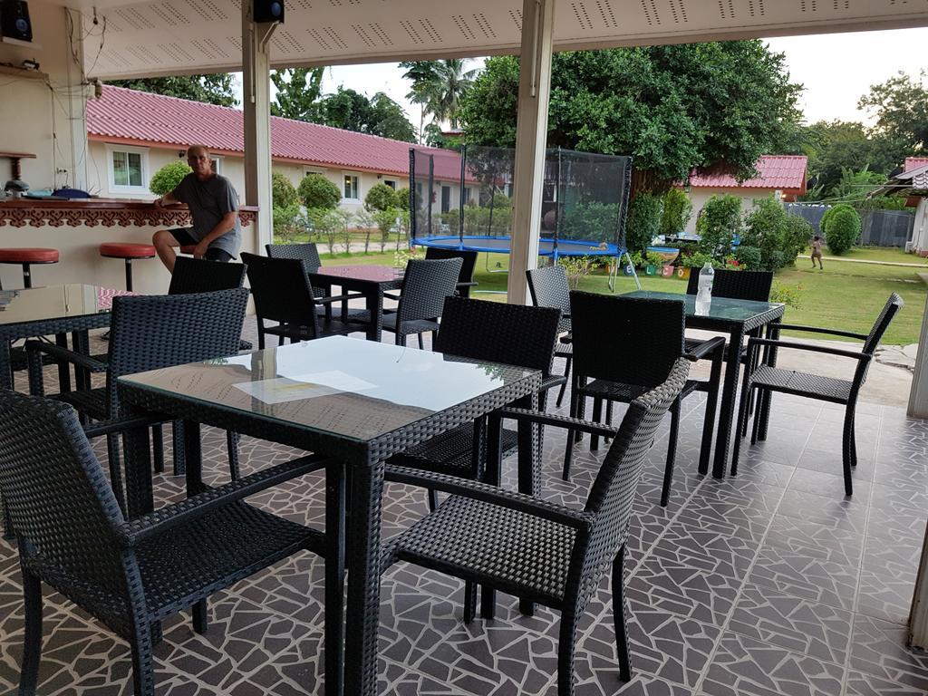 Moon River Resort Ubon Ratchathani Buitenkant foto