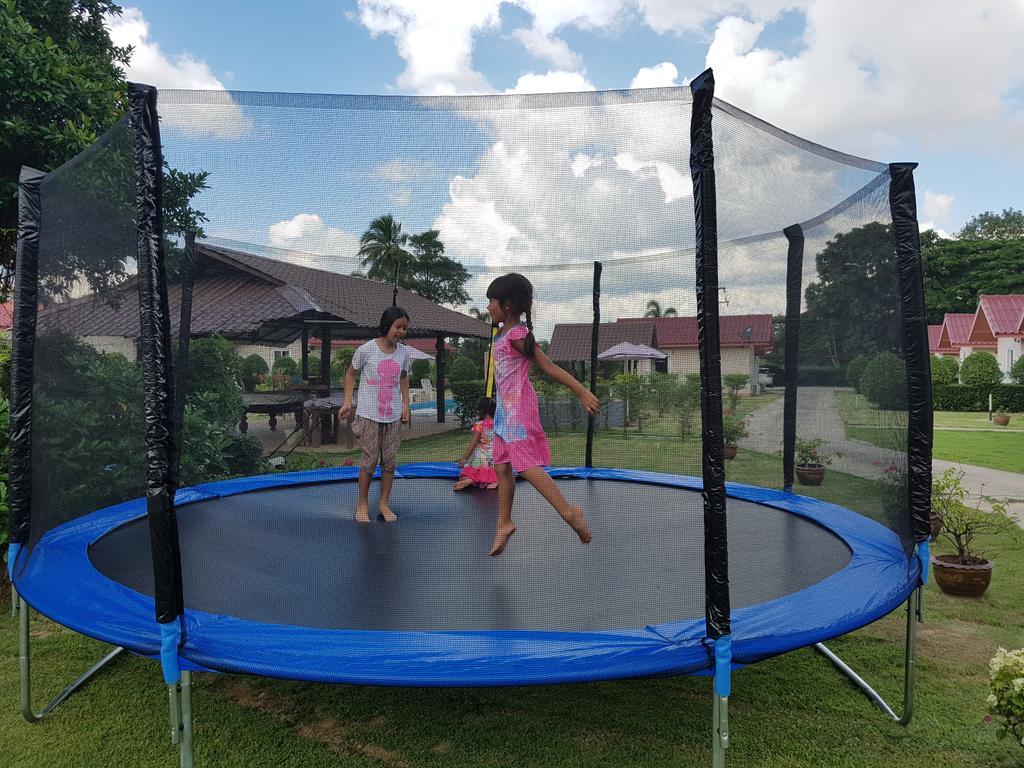 Moon River Resort Ubon Ratchathani Buitenkant foto