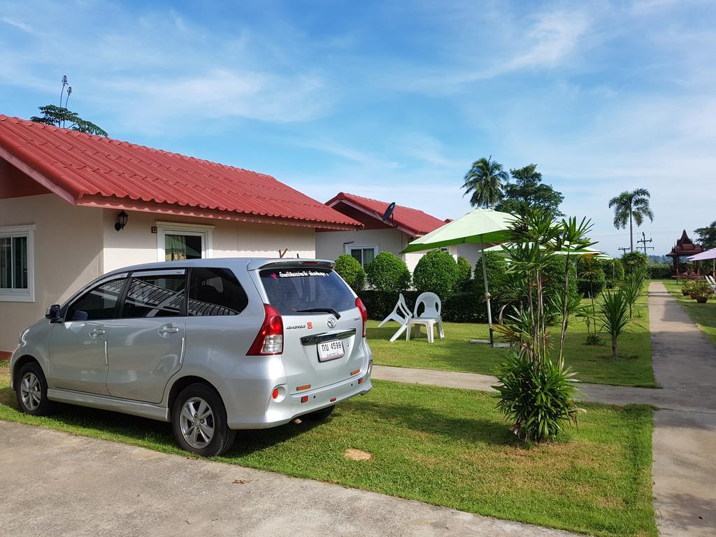 Moon River Resort Ubon Ratchathani Buitenkant foto