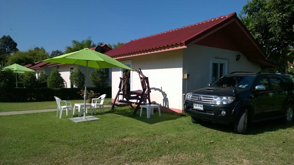Moon River Resort Ubon Ratchathani Buitenkant foto